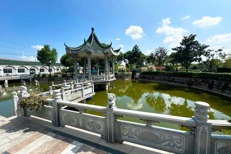 上海市浦东新区华南陵园园区湖景图