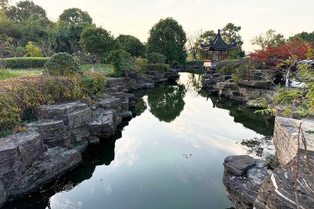 上海市金山区松隐山庄园区湖景图