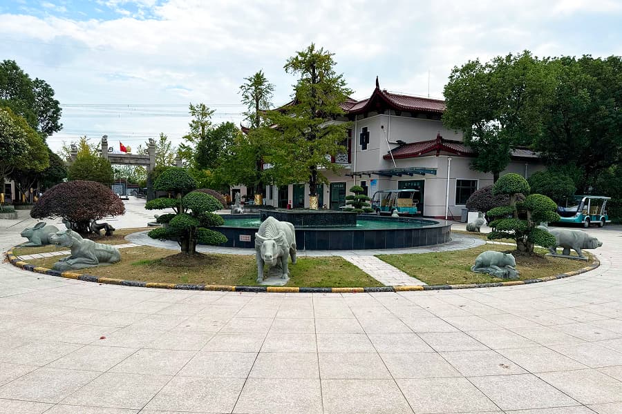上海市奉贤区永福园陵喷泉景观图