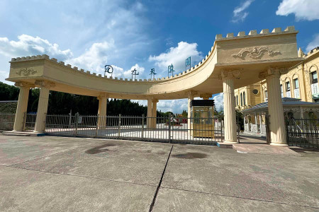 上海市青浦区九天陵园陵园大门图