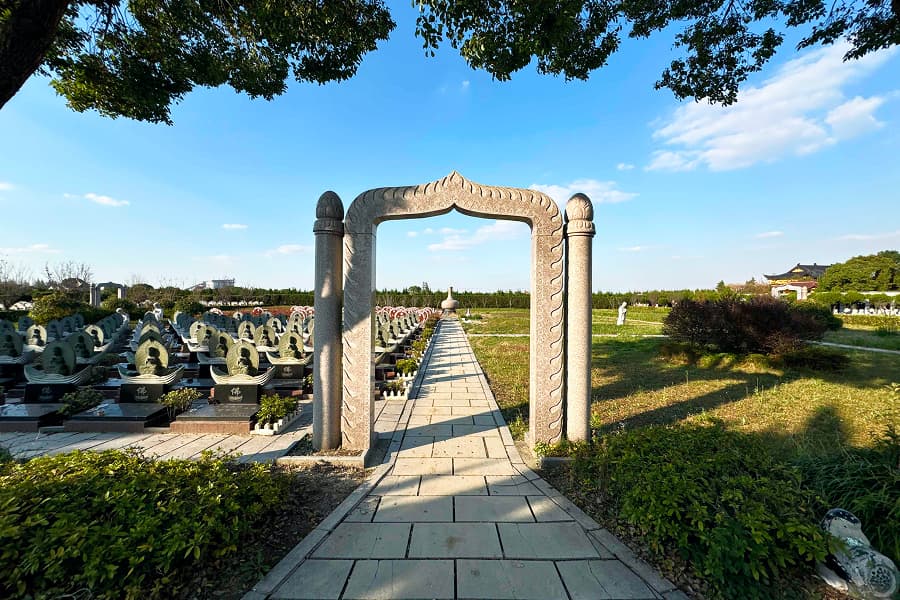 上海市金山区松隐山庄墓区环境图