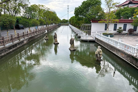 上海市奉贤区永福园陵园区湖景图
