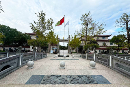 上海市奉贤区永福园陵陵园大门图