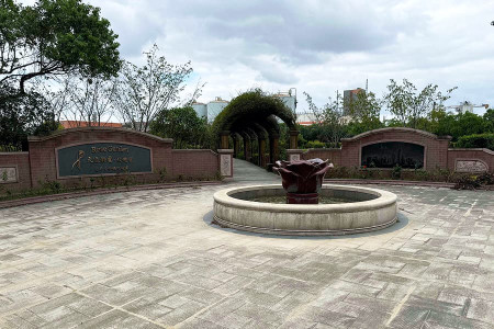 上海市浦东新区天逸静园玫瑰园陵园大门图